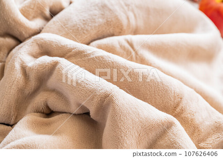 Beige blanket 107626406