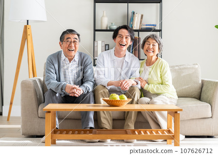 A family A family 107626712