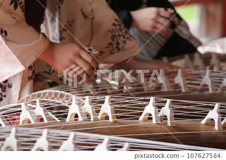 古箏演奏和服浴衣 古箏演奏和服浴衣 107627584