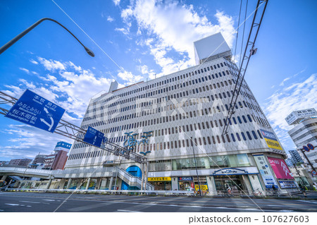 日本橫濱的城市景觀 - 從櫻木町站前 H Mets 一側看到的櫻木町 Pio City 綜合體和其他設施 107627603