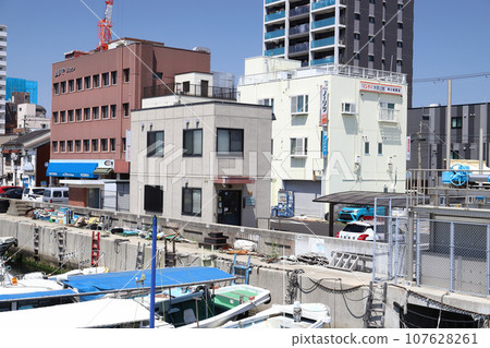 Akashi Port (Akashi City, Hyogo Prefecture) 107628261