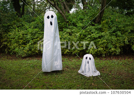 Fun and cute Halloween objects for October 107630504