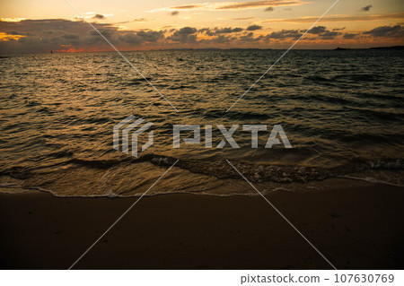 beautiful beach sunset beautiful beach sunset 107630769