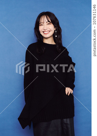 秋天的衣服時尚肖像 107631146