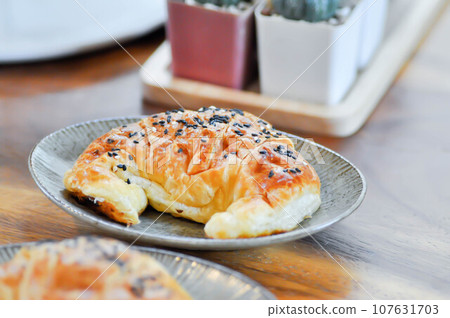 croissant ,French croissant or sesame croissant or French bread 107631703