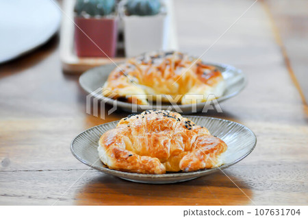 croissant ,French croissant or sesame croissant or French bread 107631704