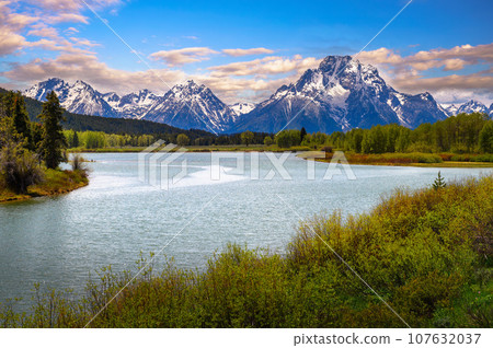 Oxbow Bend of the Snake River in Grand Teton National Park, Wyoming Oxbow Bend of the Snake River in Grand Teton National Park, Wyoming 107632037
