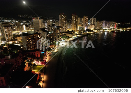 Night view of Waikiki Beach 107632096