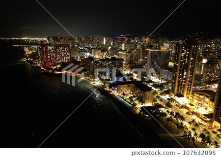 Night view of Waikiki Beach 107632098