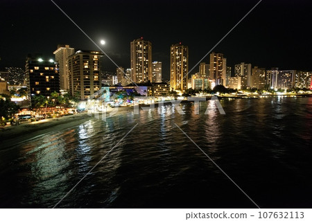Night view of Waikiki Beach 107632113