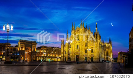 Cathedral in Milan 107632970