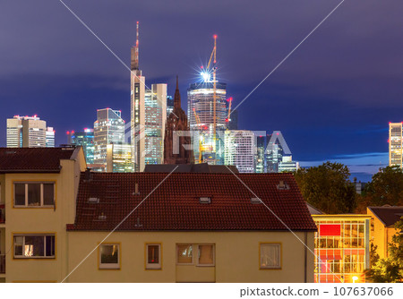 The bell tower of Frankfurt's St. Bartholomew's Cathedral at sunset. 107637066