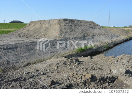 Civil engineering site 107637232
