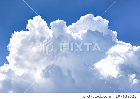 夏天藍天和積雨雲 夏天藍天和積雨雲 107638522
