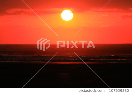朝日從海上升起 朝日從海上升起 107639280