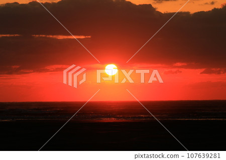 朝日從海上升起 朝日從海上升起 107639281