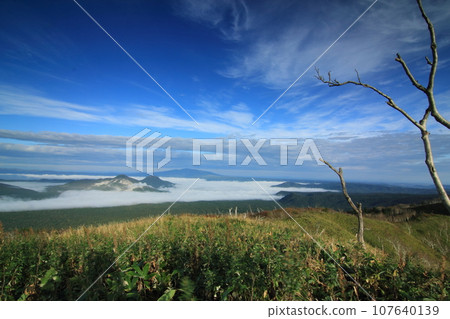 從摩週湖展望台眺望山景 從摩週湖展望台眺望山景 107640139