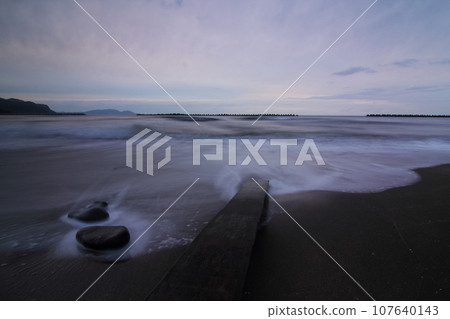Sunset seen from the beach in Hokkaido Sunset seen from the beach in Hokkaido 107640143