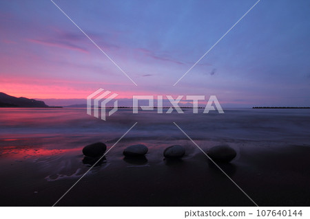 海上的茜草日落 海上的茜草日落 107640144