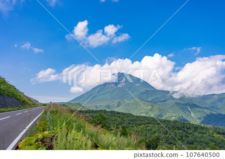 Usudake/Shiretoko National Park, the highest mountain on the Shiretoko Peninsula, Shiretoko Pass Usudake/Shiretoko National Park, the highest mountain on the Shiretoko Peninsula, Shiretoko Pass 107640500
