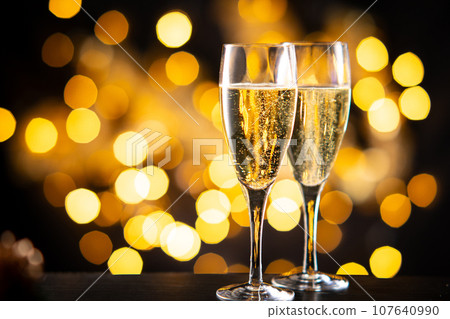 Champagne - sparkling wine 107640990
