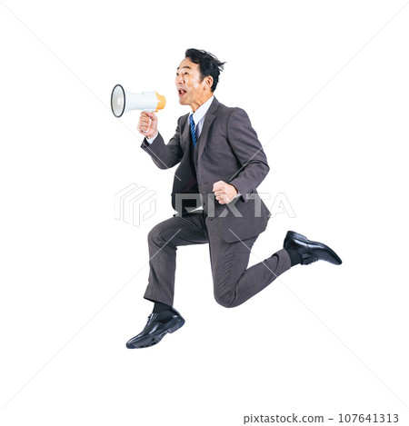 PNG中年商人一邊跳一邊用擴音器大喊,剪裁背景透明 PNG中年商人一邊跳一邊用擴音器大喊,剪裁背景透明 107641313