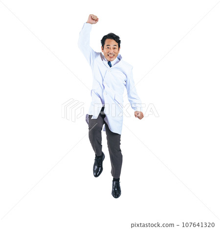 PNG穿著白大褂的中年男子跳躍,醫生,科學家,剪紙背景透明 PNG穿著白大褂的中年男子跳躍,醫生,科學家,剪紙背景透明 107641320