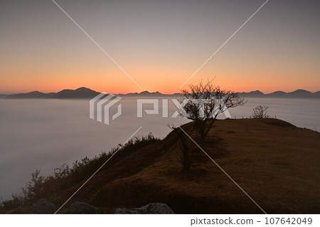 Sea of clouds from Kuroi Castle Ruins Sea of clouds from Kuroi Castle Ruins 107642049
