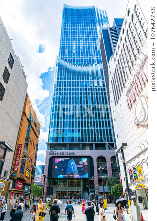 [東京] 聳立在新宿的東急歌舞伎町塔 107642738