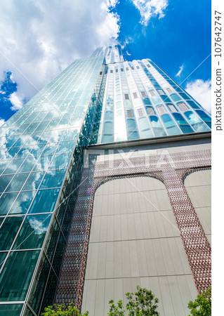 [東京] 聳立在新宿的東急歌舞伎町塔 107642747