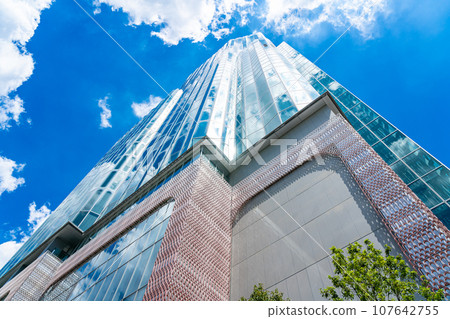 [Tokyo] Tokyu Kabukicho Tower towers over Shinjuku 107642755