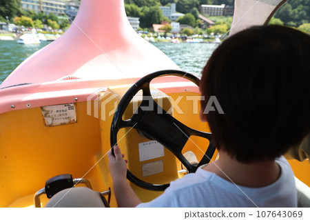duck boat duck boat 107643069