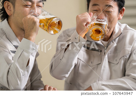 Worker drinking beer. Thank you for your hard work! ! 107643947