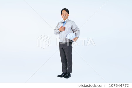 中年男性工程師把手放在胸前(剪貼畫 PNG 也有販售!請參閱作者簡介) 中年男性工程師把手放在胸前(剪貼畫 PNG 也有販售!請參閱作者簡介) 107644772