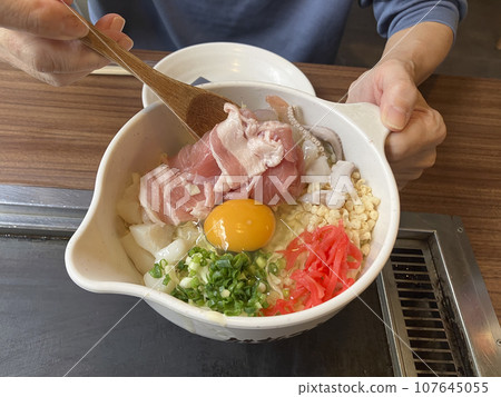 Mix okonomiyaki 107645055