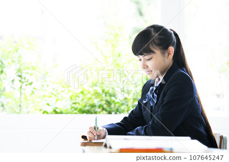 Junior high school student to study 107645247