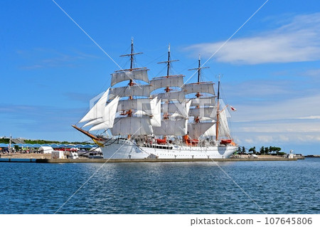 First generation Kaiwomaru full sail exhibition sail 107645806