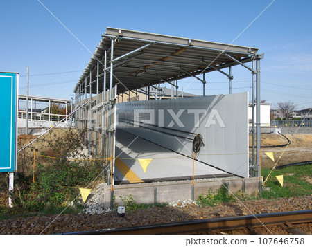 Temporary covered walkway 107646758