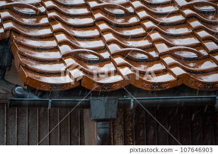 Image of large drops of rain hitting roof tiles | Rain image | Heavy rain image Image of large drops of rain hitting roof tiles | Rain image | Heavy rain image 107646903