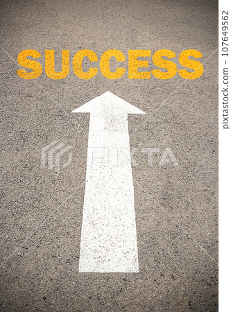 Text for SUCCESS. Concept on the road 107649562