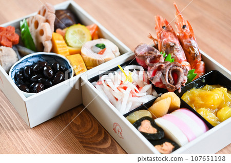 Simple handmade osechi for two people packed in a white box 107651198