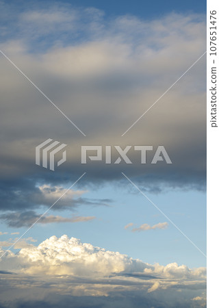 秋天的夕陽天空圖片 秋天的夕陽天空圖片 107651476