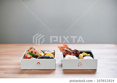 Simple handmade osechi for two people packed in a white box 107651914