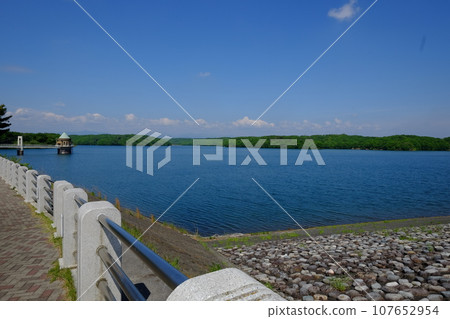 Lake scenery seen from the lakeshore Lake scenery seen from the lakeshore 107652954