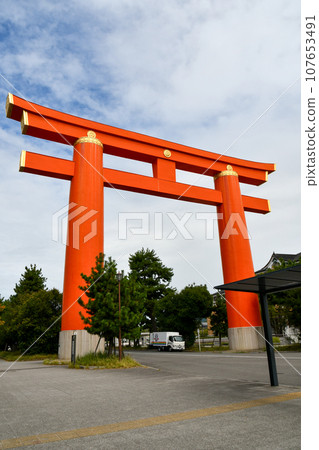 京都岡崎平安神宮鳥居門 京都岡崎平安神宮鳥居門 107653491