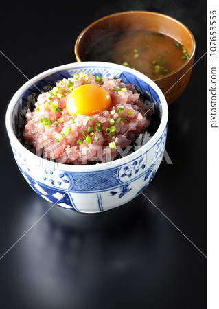 Seared tuna bowl topped with green onion and egg yolk and piping hot miso soup Seared tuna bowl topped with green onion and egg yolk and piping hot miso soup 107653556