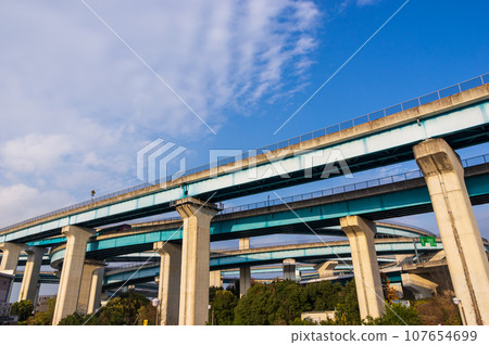 Elevated road and blue sky in Kumiyama Town, Kyoto Prefecture Elevated road and blue sky in Kumiyama Town, Kyoto Prefecture 107654699