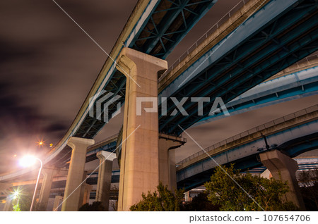京都府久美山町高架路夜景 107654706