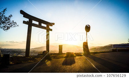 日落和Torii Torii 日落和Torii Torii 107656129