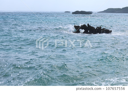 Coastal scenery of Miyakojima, Okinawa + Heart Rock 107657556